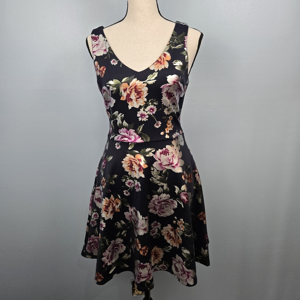 Soprano‎ Floral Fit & Flare Sleeveless Dress Size Small